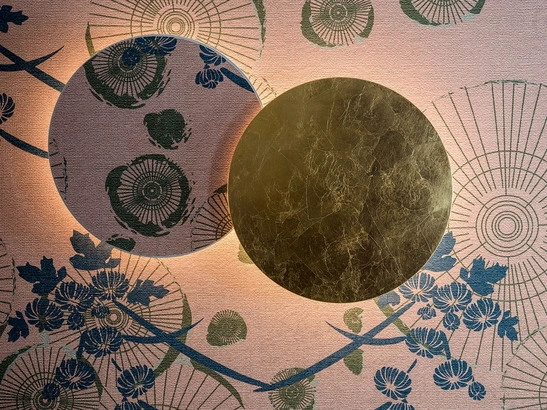 Lampada da parete Moonlight in alluminio e frontale in MDF in diverse finiture di Egoluce