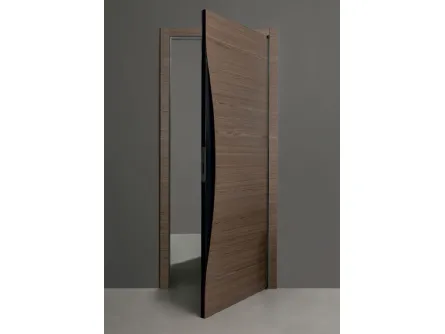 Porta per interni di design in legno noce canaletto con serratura magnetica Blow di Albed