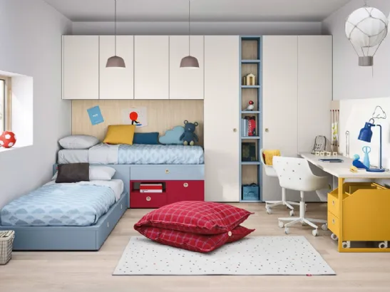 Cameretta a ponte con due letti e scrivania doppia Kids space 20 di Nidi