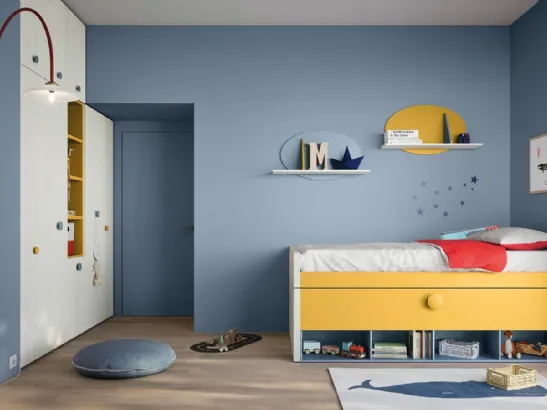 Cameretta su misura con armadio a muro e pensili a parete Kids space 08 di Nidi