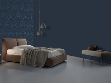 Letto imbottito in pelle scamosciata con giroletto Assido di Excò