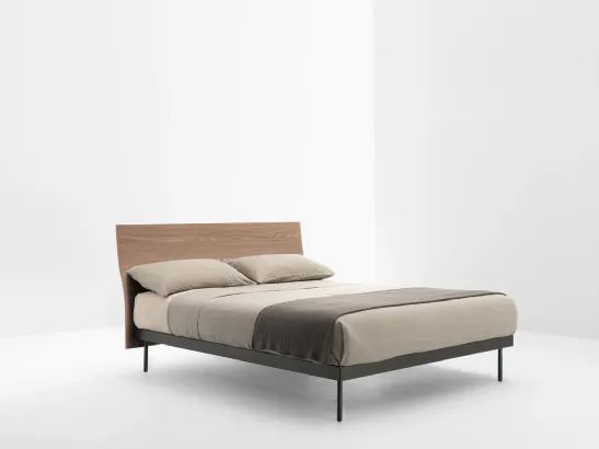 Letto con testiera leggermente curva in essenza easy Noce di Filesse di Caccaro