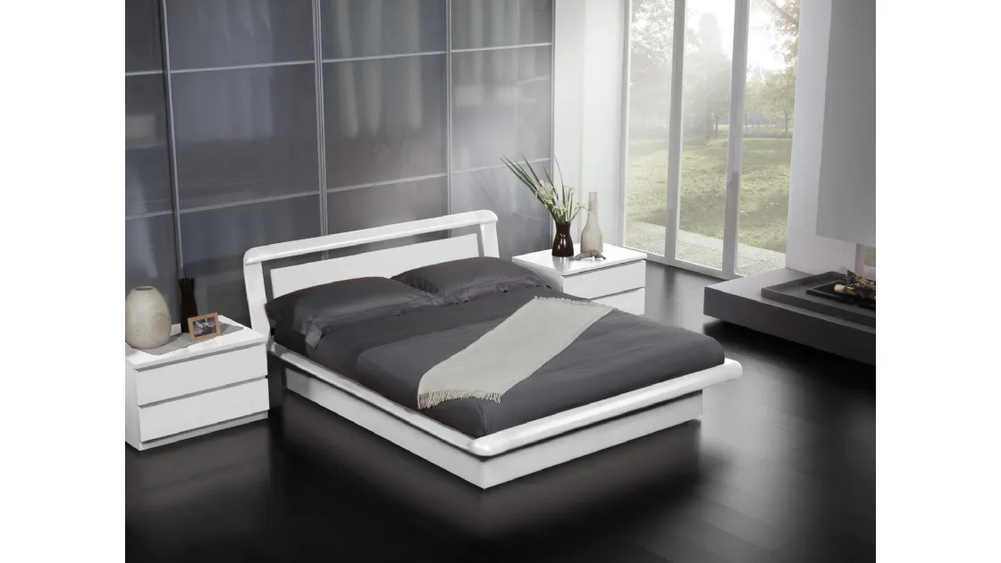 Letto matrimoniale in legno laccato Elica di Fratelli Elli