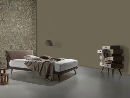 Letto matrimoniale in tessuto color tabacco Nuovo Bacco Ring 8 di Excò