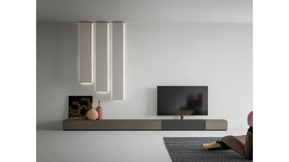 Mobile Porta Tv formato da quattro moduli in laccato opaco e laccato effetto metallico Wallover di Caccaro