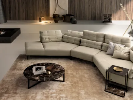 Divano in tessuto elegante e confortevole caratterizzato da linee morbide Wave di Nicoline