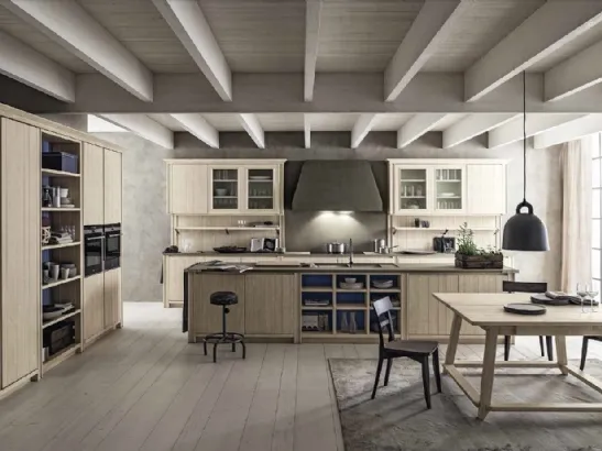 Cucina Classica con isola in legno finitura bianco perla e top in ecocemento finitura fumo Maestrale M01 di Scandola