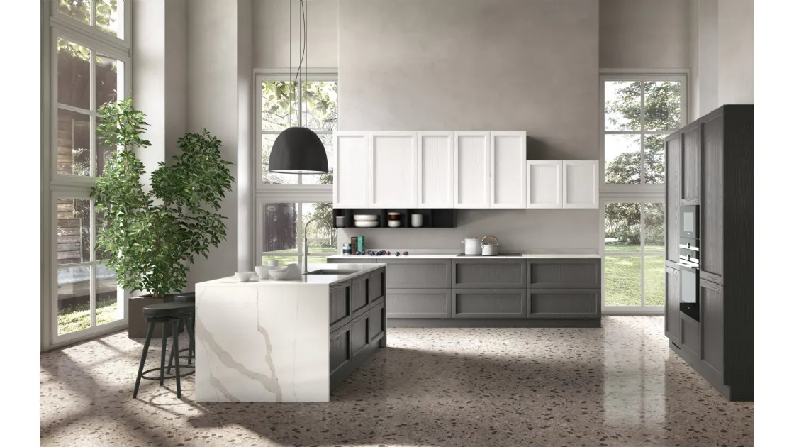 Cucina Classica con isola in legno di Frassino finitura Antracite e Bianco Primula di Essebi