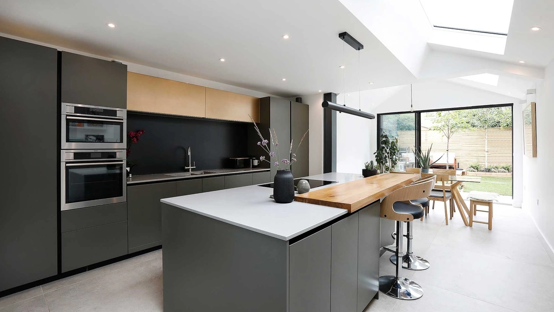 Cucina Moderna con isola All-Around D23 Muschio di Doimo Cucine