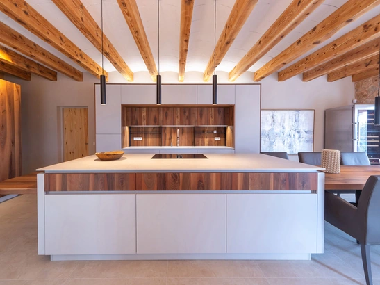 Cucina Moderna con isola All- Around D23 Noce e Grigio di Doimo Cucine
