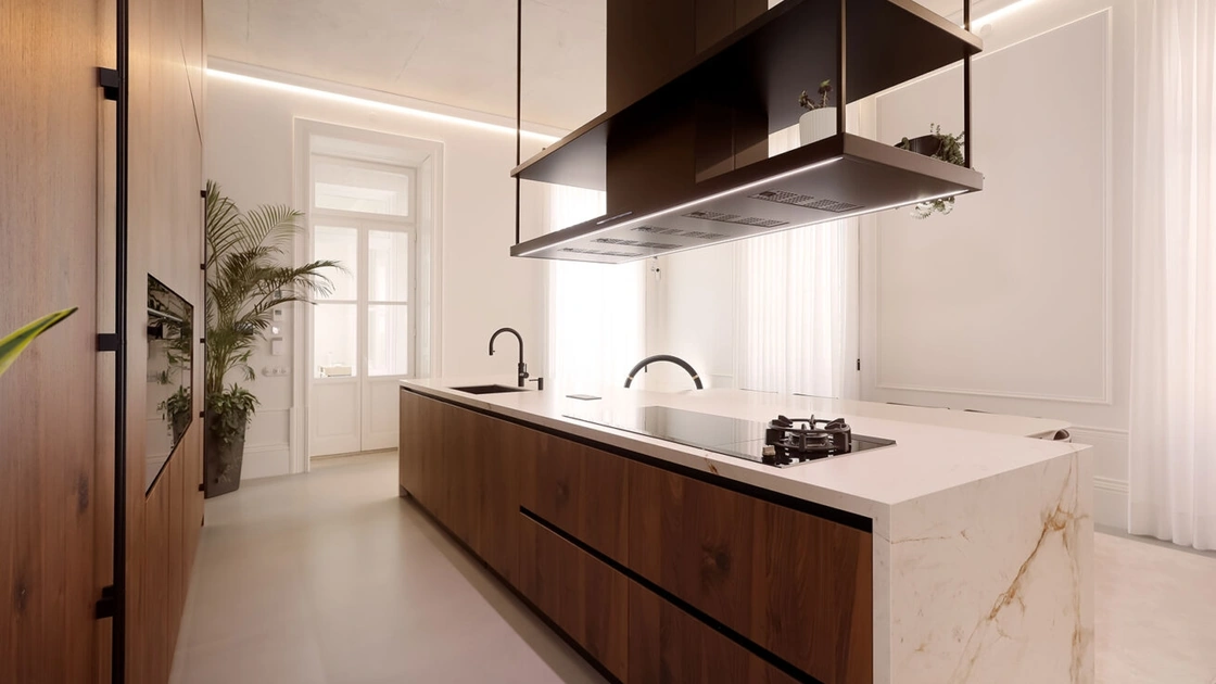 Cucina Moderna con isola Aspen in Noce Canaletto di Doimo Cucine