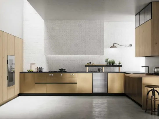 Cucina Moderna angolare in rovere Scalfito Naturale e laccato effetto ottone graffiato a mano D23 008 di Doimo Cucine