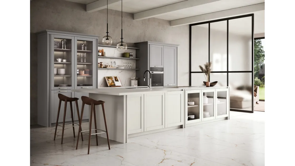 Cucina Moderna con isola in legno massiccio di abete laccato Bianco Fumo e Grigio Polvere Maestrale M08 di Scandola